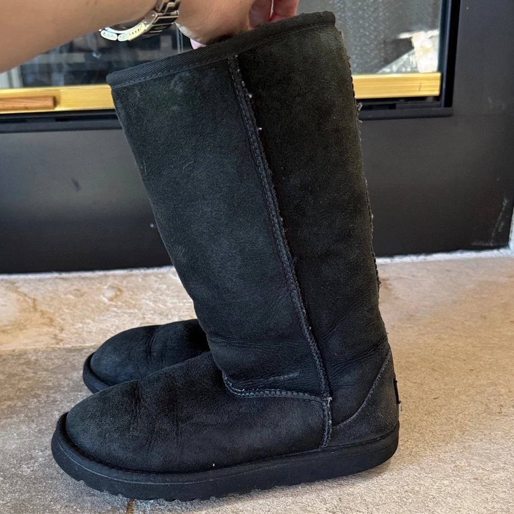 UGG Black Suede Shearling-Lined Boots size 2 fair condition